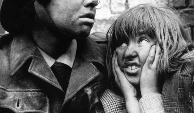 Projection de films John Akomfrah Peter Watkins