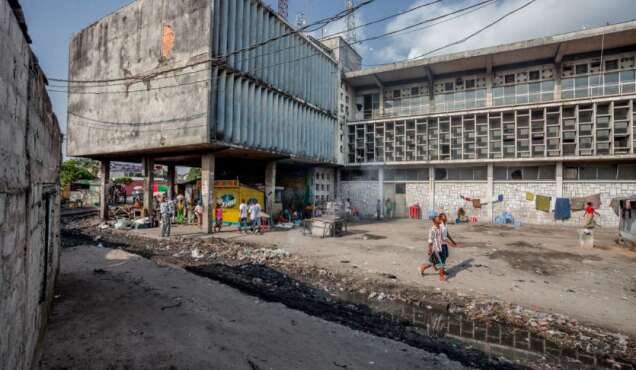 Conversation entre Sammy Baloji Filip De Boeck modérée par Dominique Malaquais