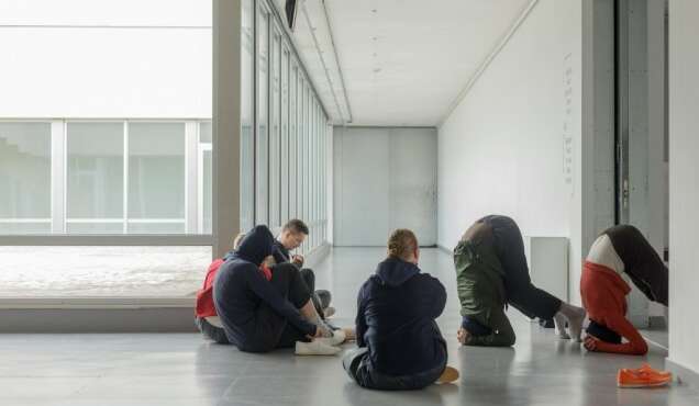 Performance d Egle Budvytyte Skateboard Prayer or Head Below the Heart