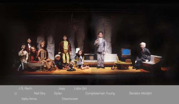 Projection Dont Trust Anyone Over 30 2004 par Dan Graham