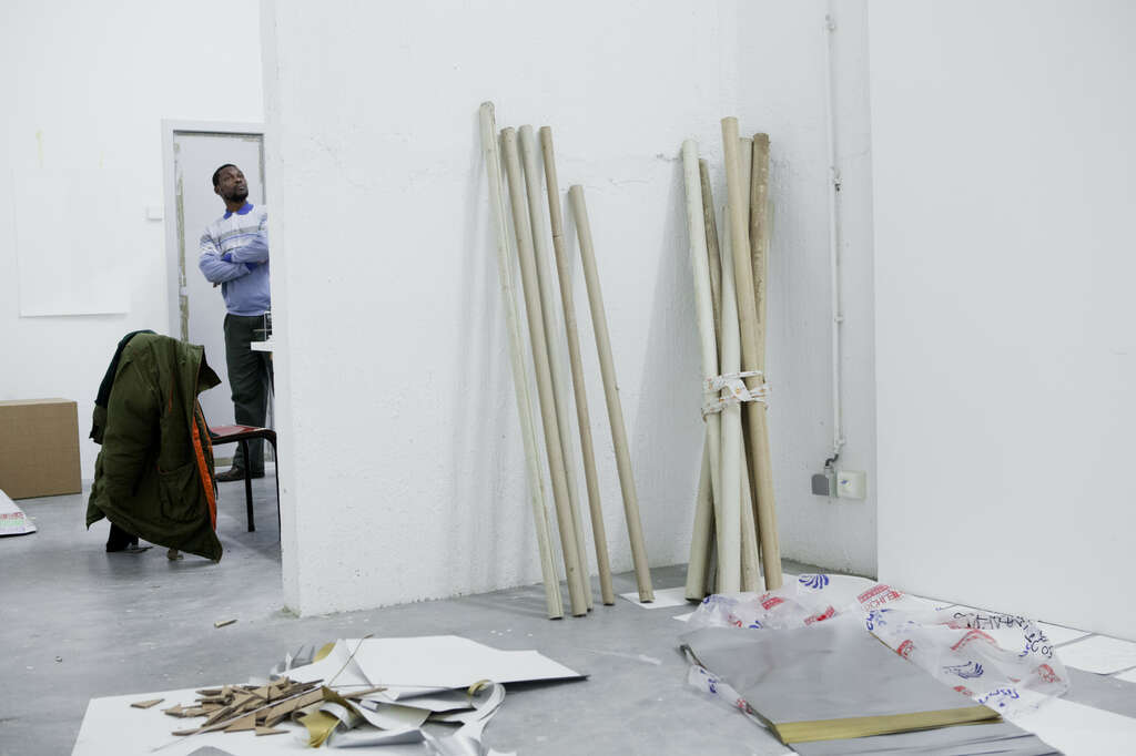 Atelier de Jean Katambayi résident congolais jusquau 31 mars 2016 photo par Dries Segers2