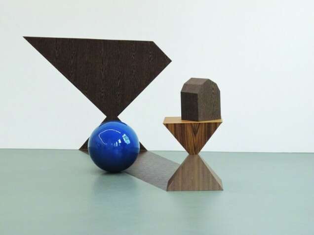 Kato Six Focus moves aside objects appear