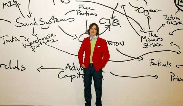 Projection du documentaire de la BBC Jeremy Deller Middle Class Hero