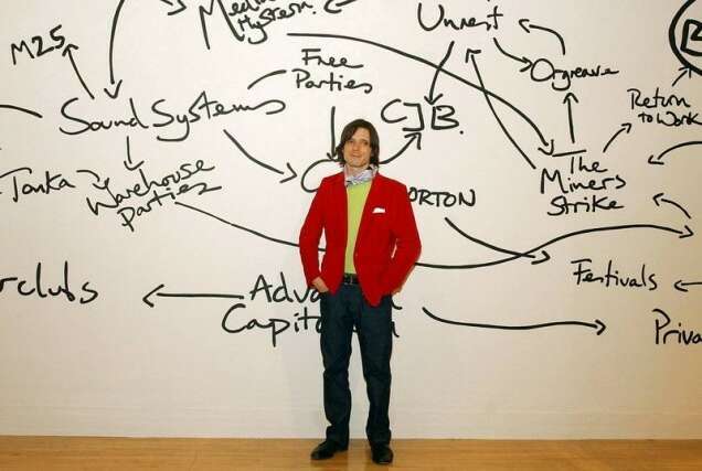 Projection du documentaire de la BBC Jeremy Deller Middle Class Hero
