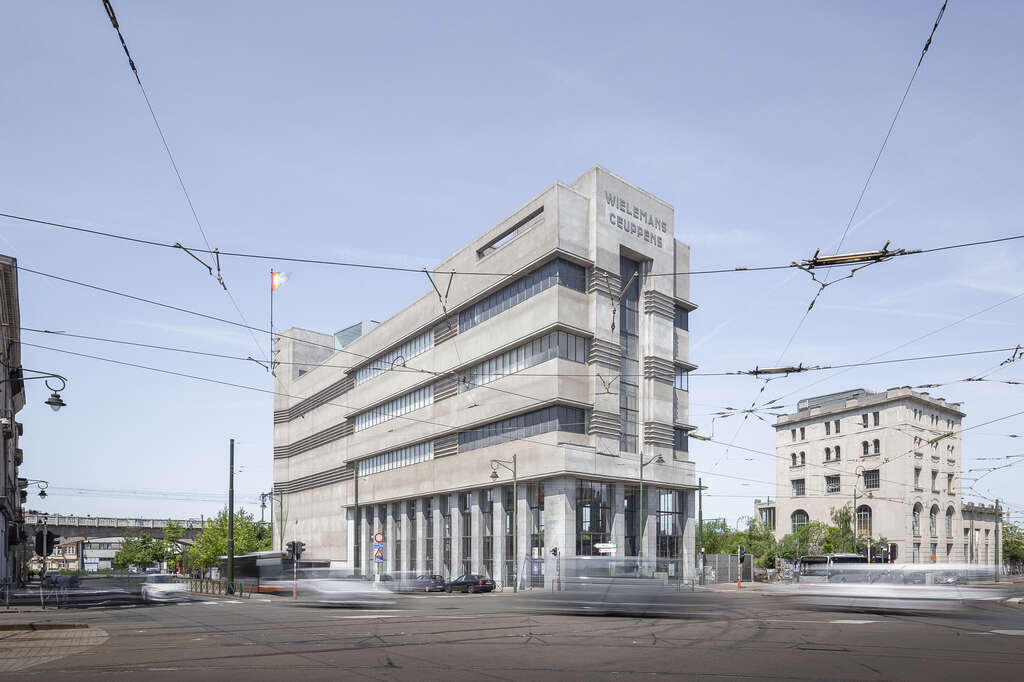 Wiels-Brussel-centrum-hedendaagse-kunst-modernisme-architectuur-erfgoed-dakterras-panorama-uitzicht-Adrien Blomme