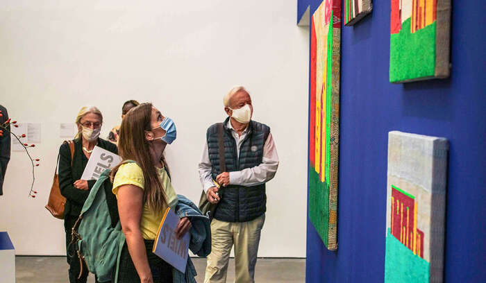 Risquonstout-guidedtour-exhibition