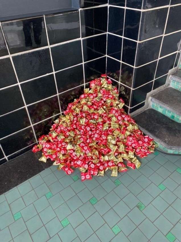 Félix González Torres Untitled Fortune Cookie Corner